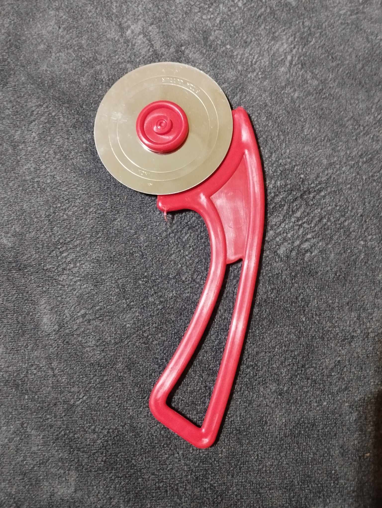 MINTAHIRDETÉS – pizzavágó